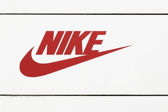 Logo:9qfn8jeqiza= Nike